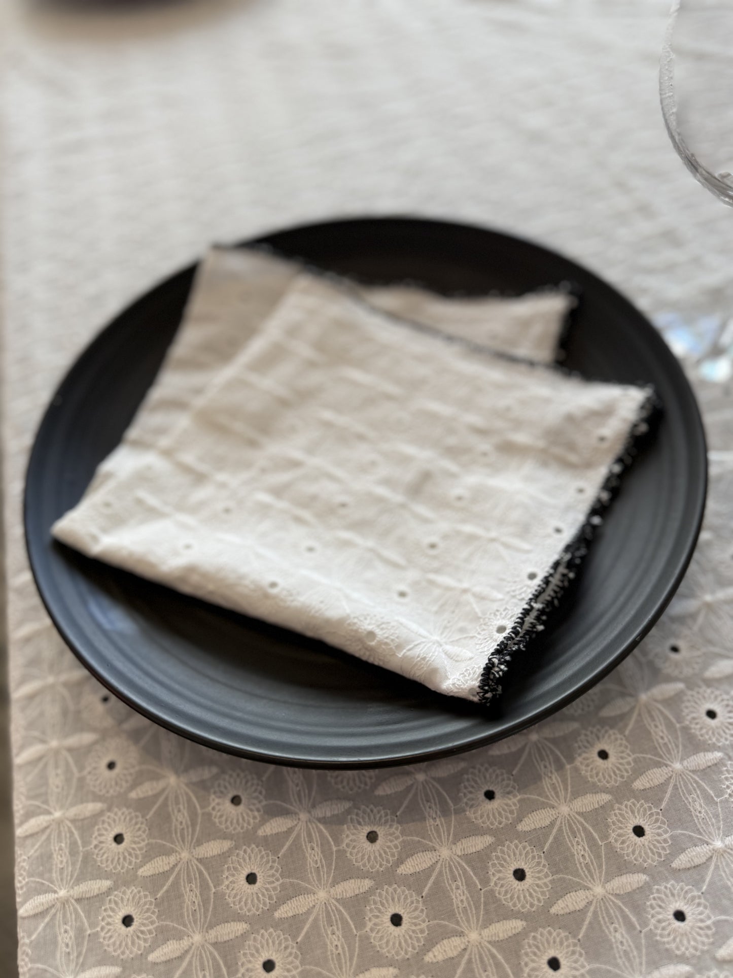 Table Napkin Lace & Embrodery white